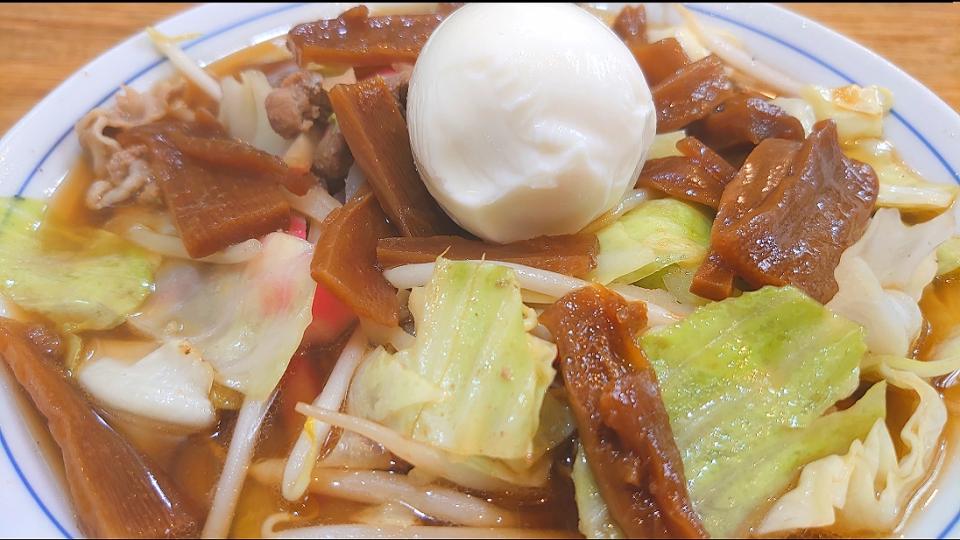 【蕎麦山茂登＠神田で10年修業】 
【1973年創業】 
そば処 山茂登 
タンメン (600円) 
＋メンマ (裏メニュー、100円) 
@北赤羽2分 
(赤羽から徒歩20分)
23220 (231,854)